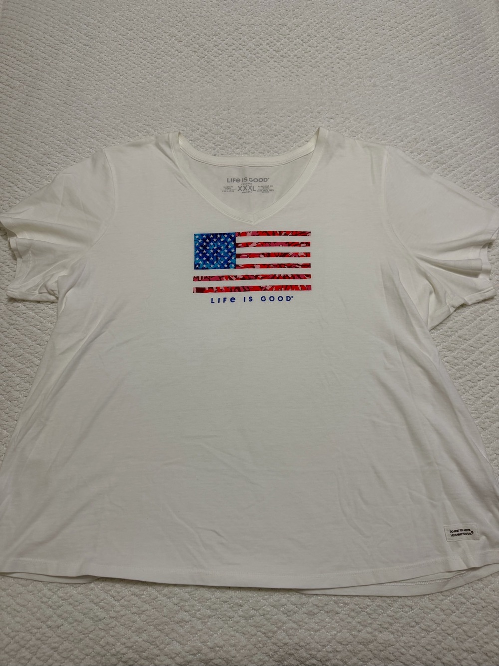 Life is Good Flag Crusher White V-Neck T-Shirt Women’s Size 3XL